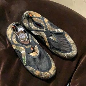 NWT  real tree men’s water shoes